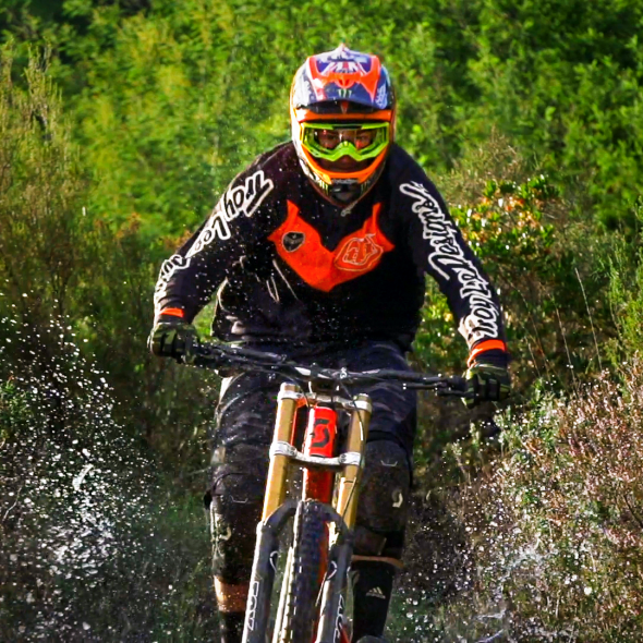 TeamIntro.00_03_09_00.Still007